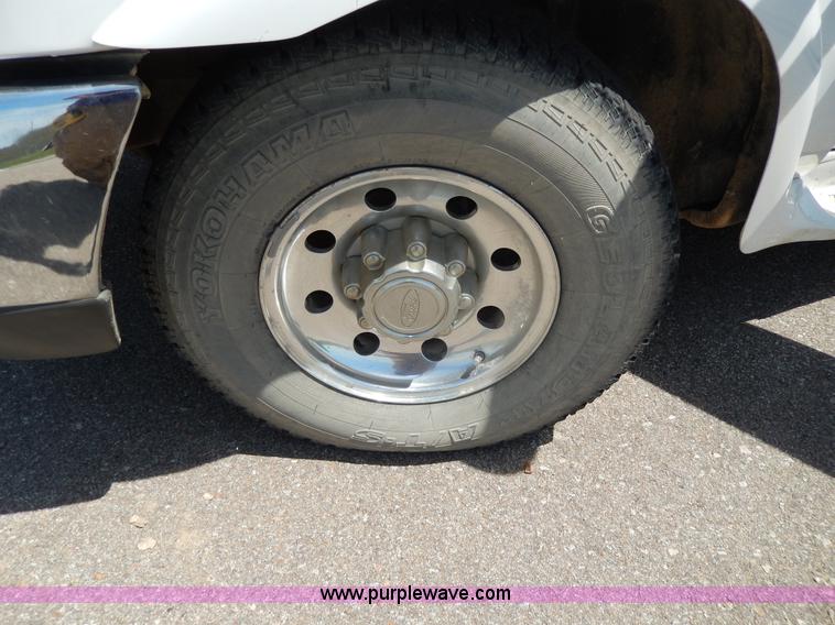 image for item D8173 1999 Ford F250 XLT Super Duty pickup truck