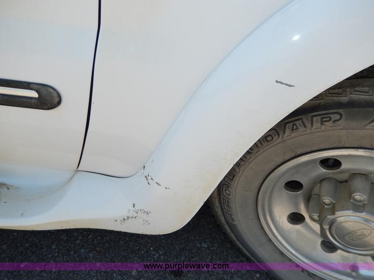 image for item D8173 1999 Ford F250 XLT Super Duty pickup truck