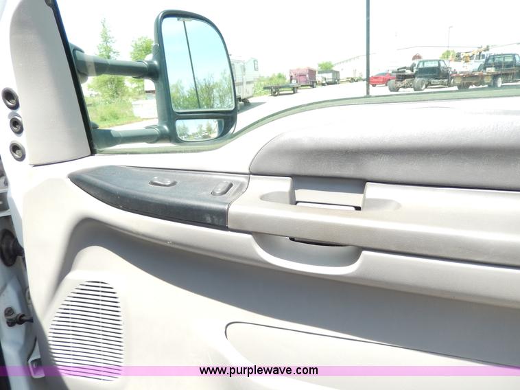 image for item D8173 1999 Ford F250 XLT Super Duty pickup truck