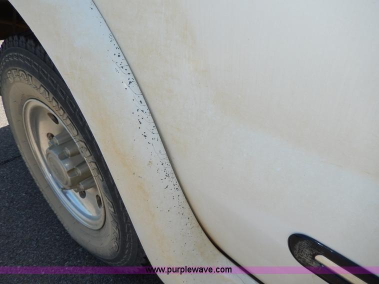 image for item D8173 1999 Ford F250 XLT Super Duty pickup truck