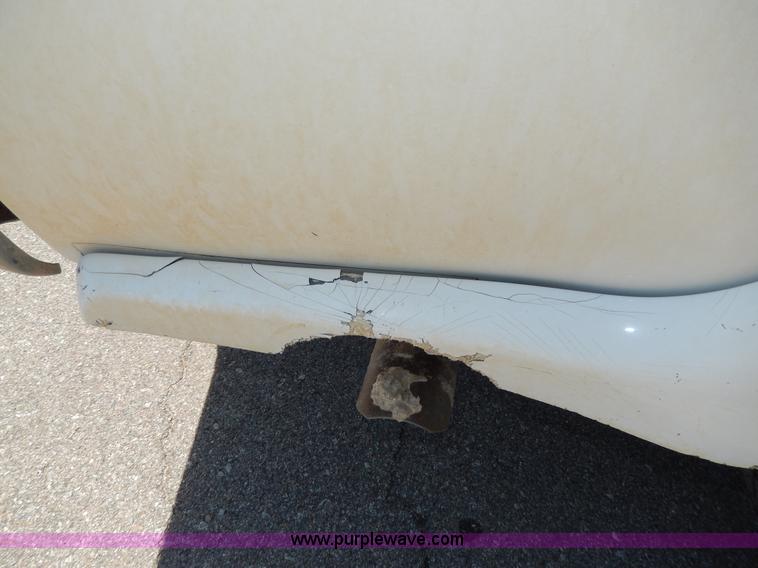 image for item D8173 1999 Ford F250 XLT Super Duty pickup truck