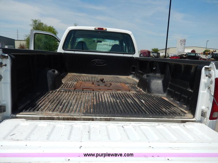 image for item D8173 1999 Ford F250 XLT Super Duty pickup truck
