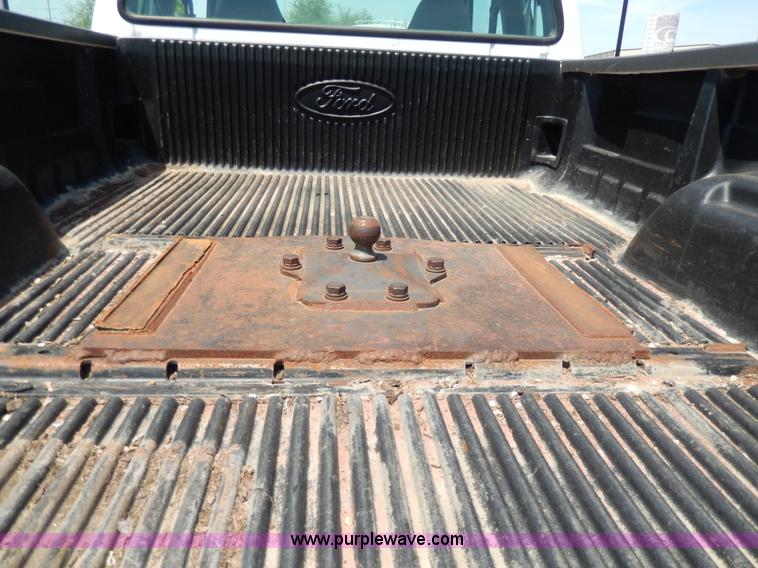 image for item D8173 1999 Ford F250 XLT Super Duty pickup truck