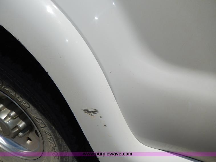 image for item D8173 1999 Ford F250 XLT Super Duty pickup truck