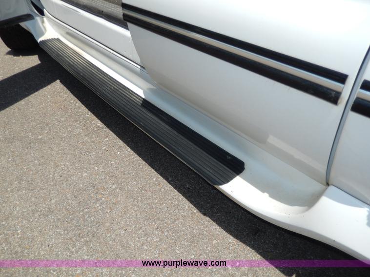 image for item D8173 1999 Ford F250 XLT Super Duty pickup truck