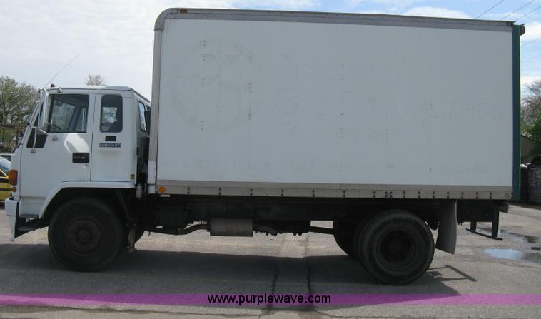 image for item E3446 1986 GMC W7 forward box truck