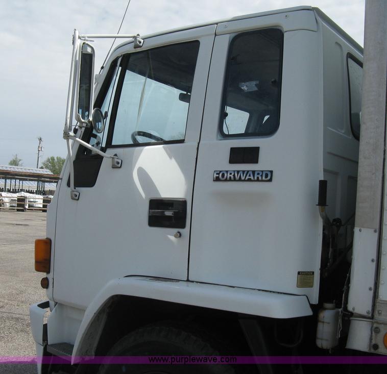 image for item E3446 1986 GMC W7 forward box truck