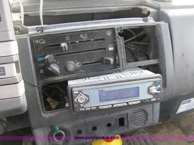 image for item E3446 1986 GMC W7 forward box truck