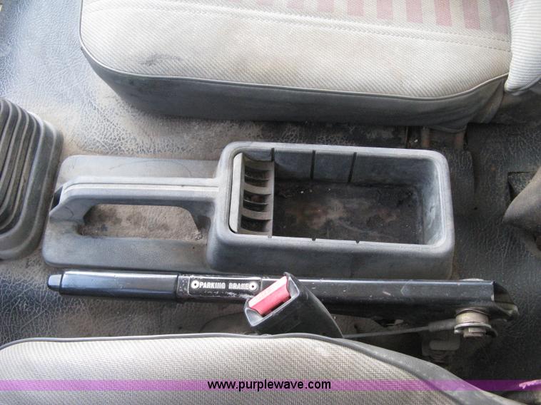 image for item E3446 1986 GMC W7 forward box truck