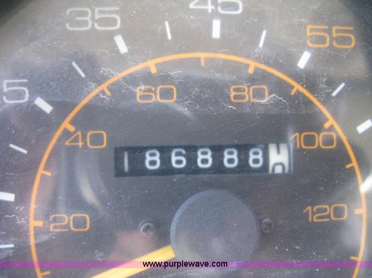 image for item E3446 1986 GMC W7 forward box truck