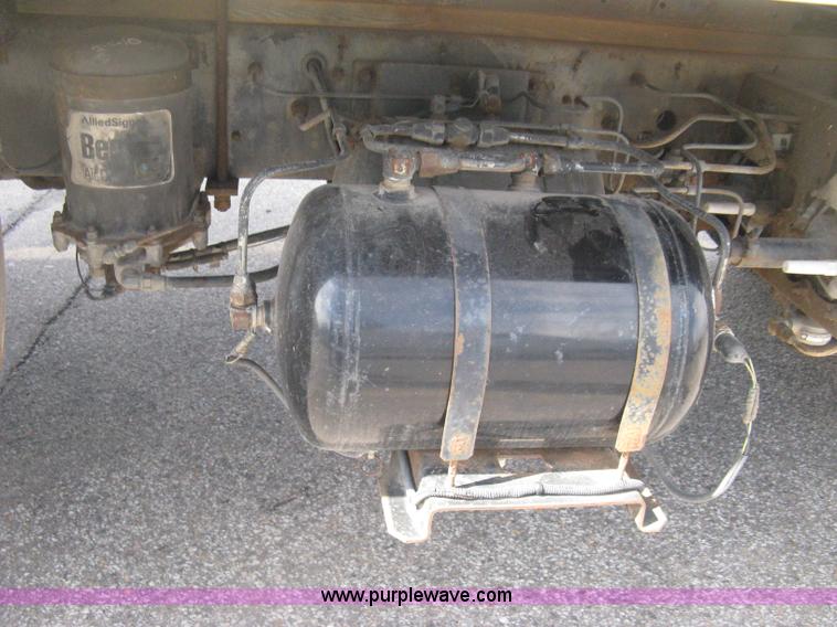 image for item E3446 1986 GMC W7 forward box truck