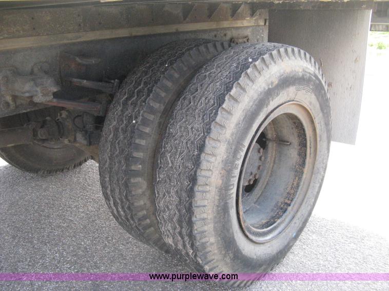 image for item E3446 1986 GMC W7 forward box truck