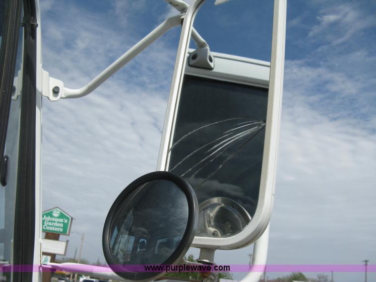 image for item E3446 1986 GMC W7 forward box truck