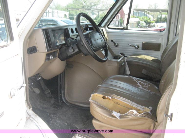 image for item E3447 1995 GMC Vandura G2500 van