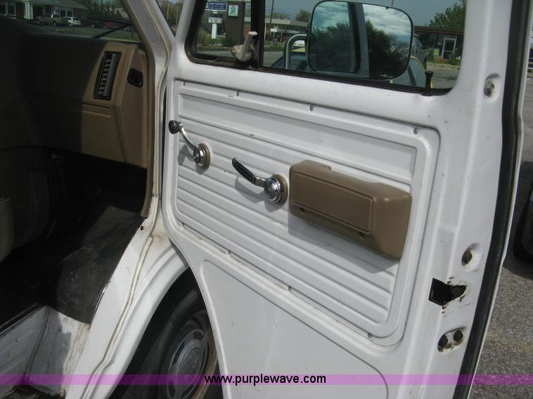 image for item E3447 1995 GMC Vandura G2500 van