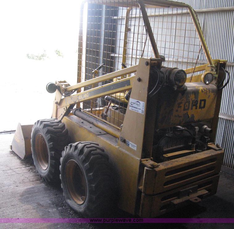 image for item E3453 1978 Ford CL40 skid steer