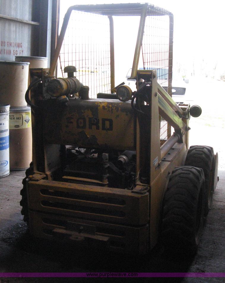 image for item E3453 1978 Ford CL40 skid steer