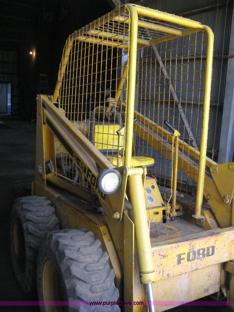 image for item E3453 1978 Ford CL40 skid steer
