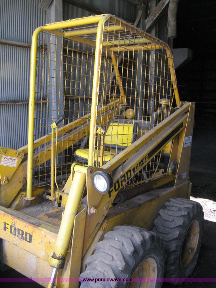 image for item E3453 1978 Ford CL40 skid steer
