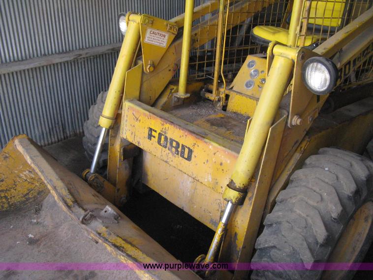 image for item E3453 1978 Ford CL40 skid steer