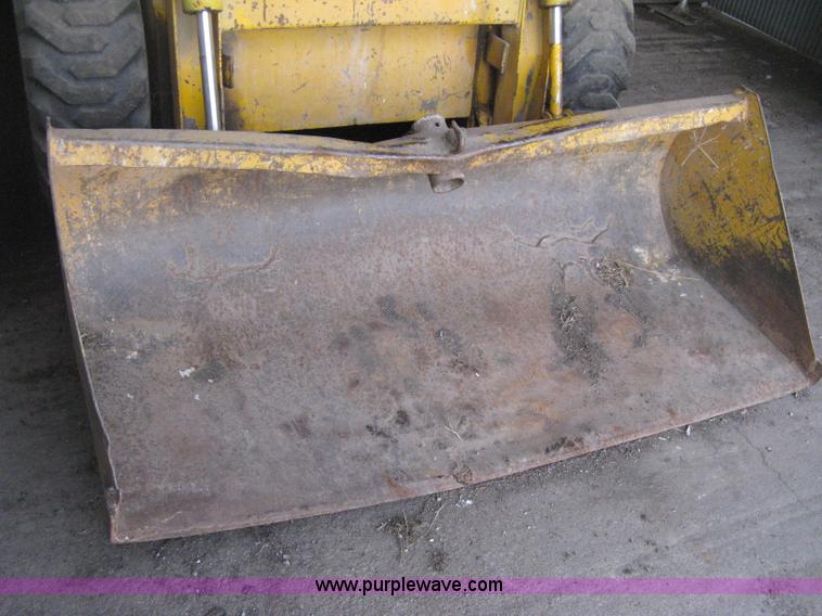 image for item E3453 1978 Ford CL40 skid steer