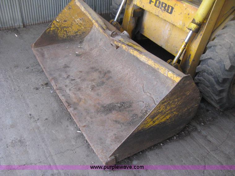 image for item E3453 1978 Ford CL40 skid steer