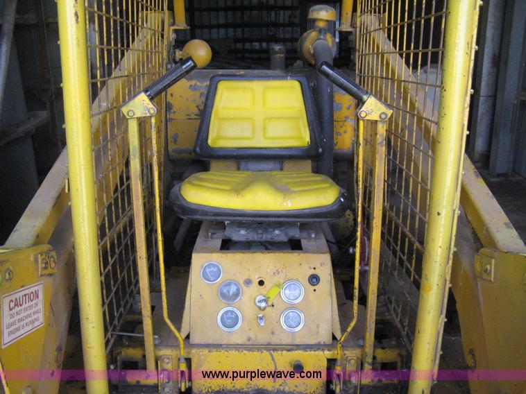 image for item E3453 1978 Ford CL40 skid steer