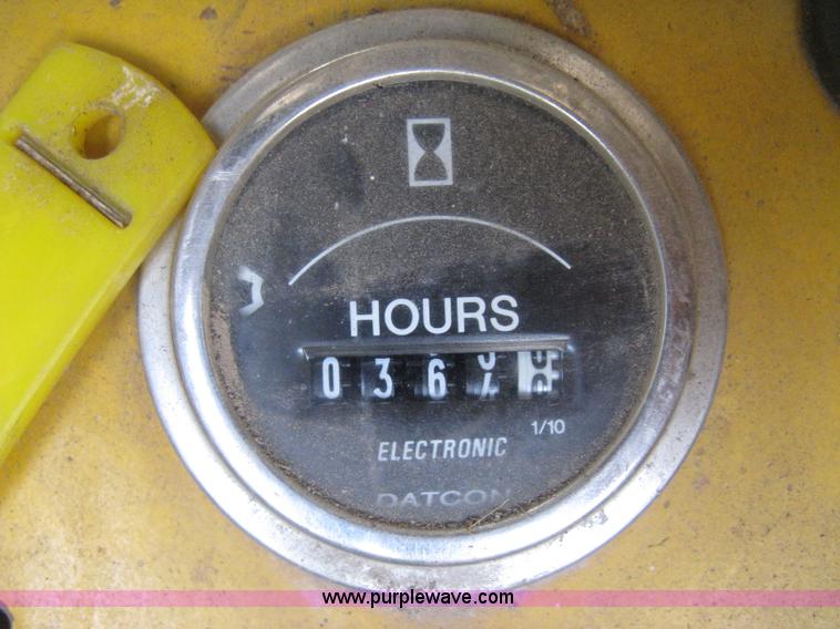 image for item E3453 1978 Ford CL40 skid steer