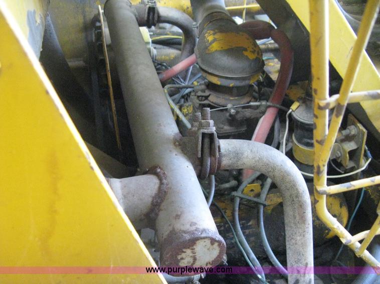 image for item E3453 1978 Ford CL40 skid steer