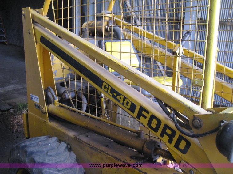 image for item E3453 1978 Ford CL40 skid steer