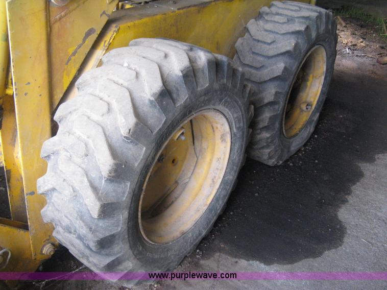 image for item E3453 1978 Ford CL40 skid steer