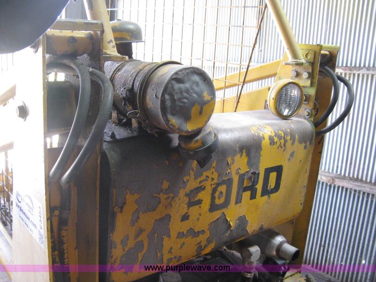 image for item E3453 1978 Ford CL40 skid steer