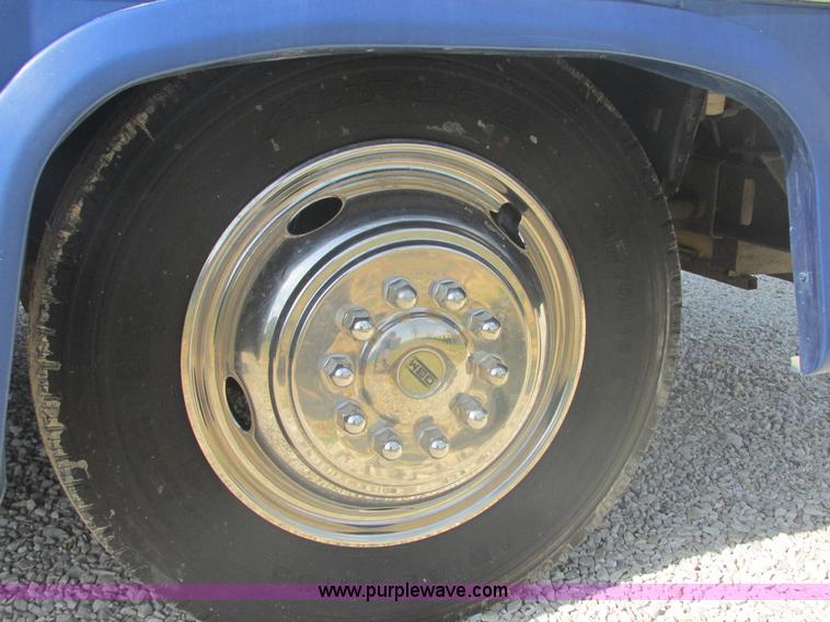 image for item E7202 1996 Georgia Boy Pursuit recreational vehicle