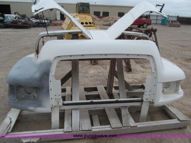 image for item E7557 Ford 650 to 750 truck hood