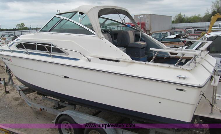 image for item E7568 1979 Searay Sundancer 26'L cabin cruiser boat