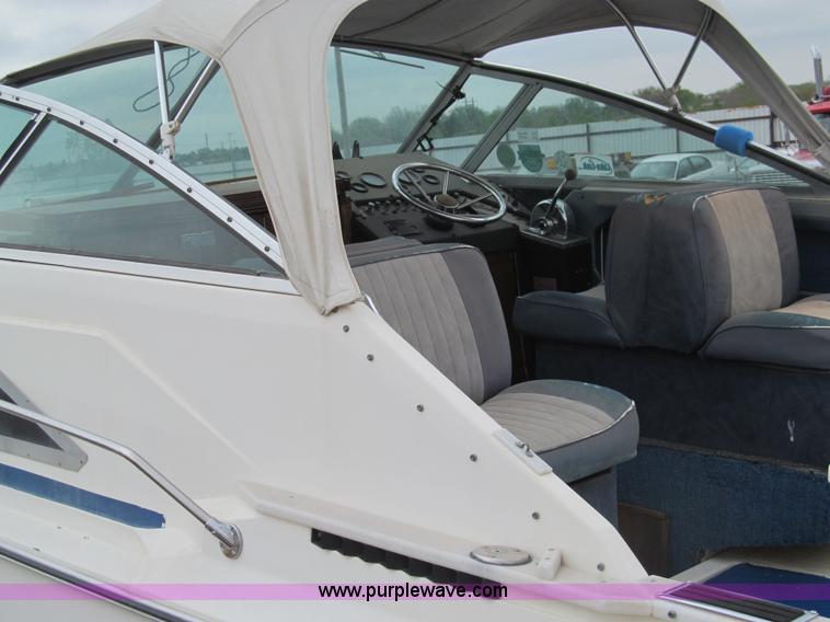 image for item E7568 1979 Searay Sundancer 26'L cabin cruiser boat