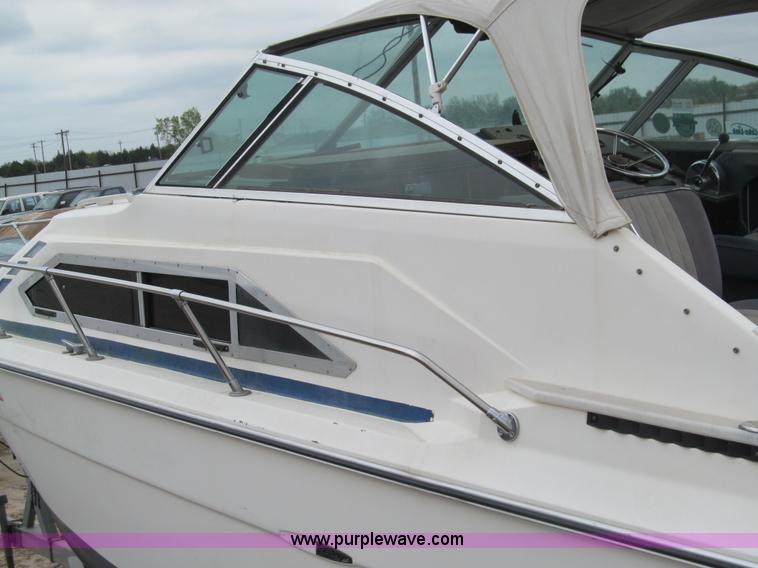 image for item E7568 1979 Searay Sundancer 26'L cabin cruiser boat