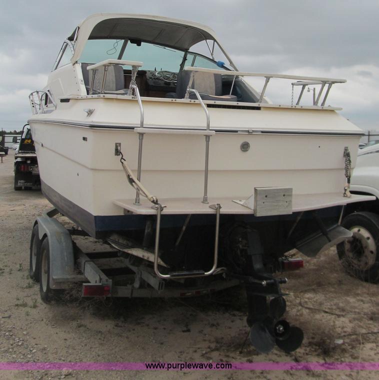 image for item E7568 1979 Searay Sundancer 26'L cabin cruiser boat