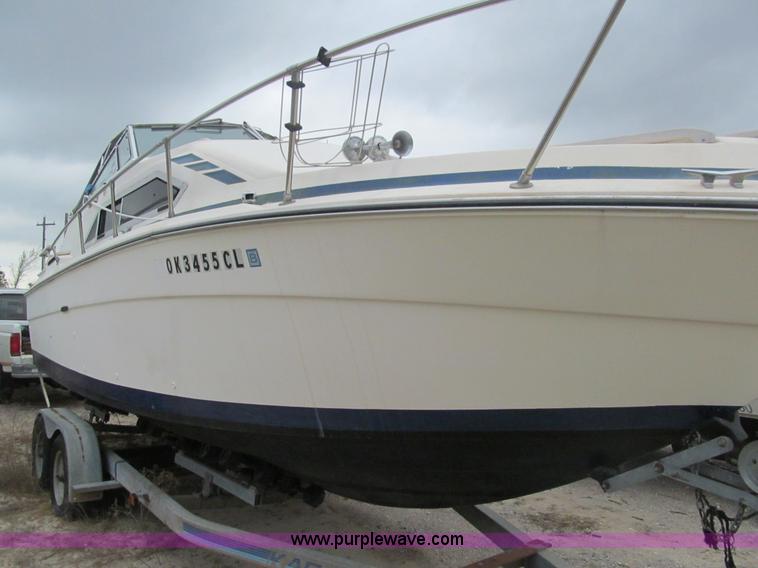 image for item E7568 1979 Searay Sundancer 26'L cabin cruiser boat