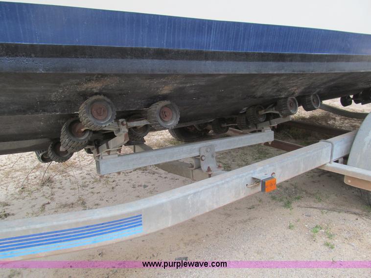 image for item E7568 1979 Searay Sundancer 26'L cabin cruiser boat