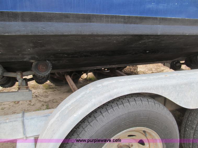 image for item E7568 1979 Searay Sundancer 26'L cabin cruiser boat