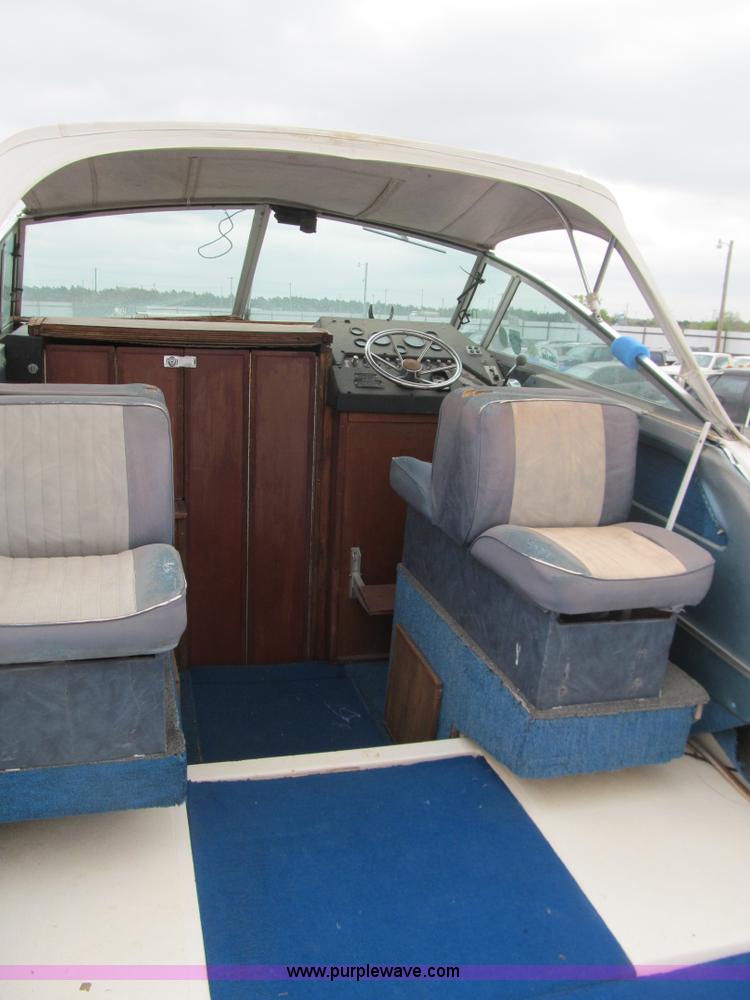 image for item E7568 1979 Searay Sundancer 26'L cabin cruiser boat