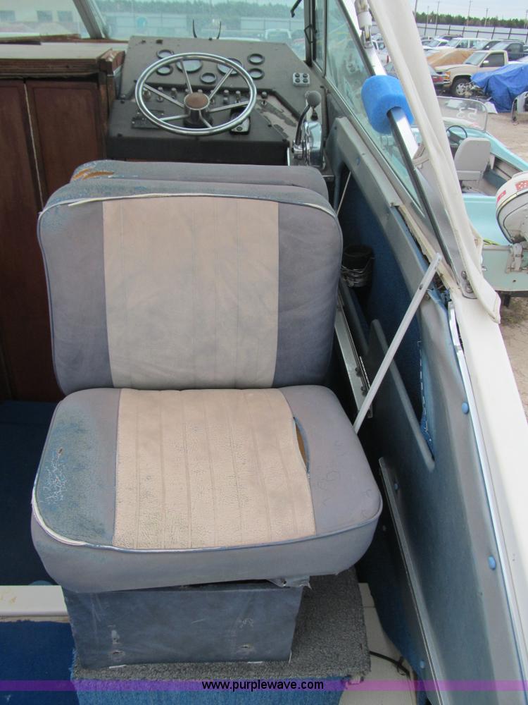 image for item E7568 1979 Searay Sundancer 26'L cabin cruiser boat