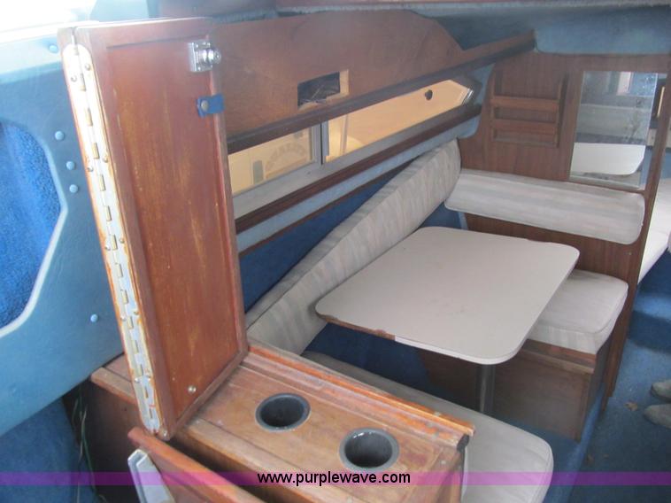image for item E7568 1979 Searay Sundancer 26'L cabin cruiser boat