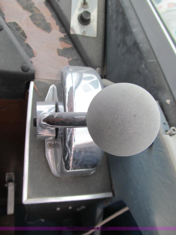 image for item E7568 1979 Searay Sundancer 26'L cabin cruiser boat