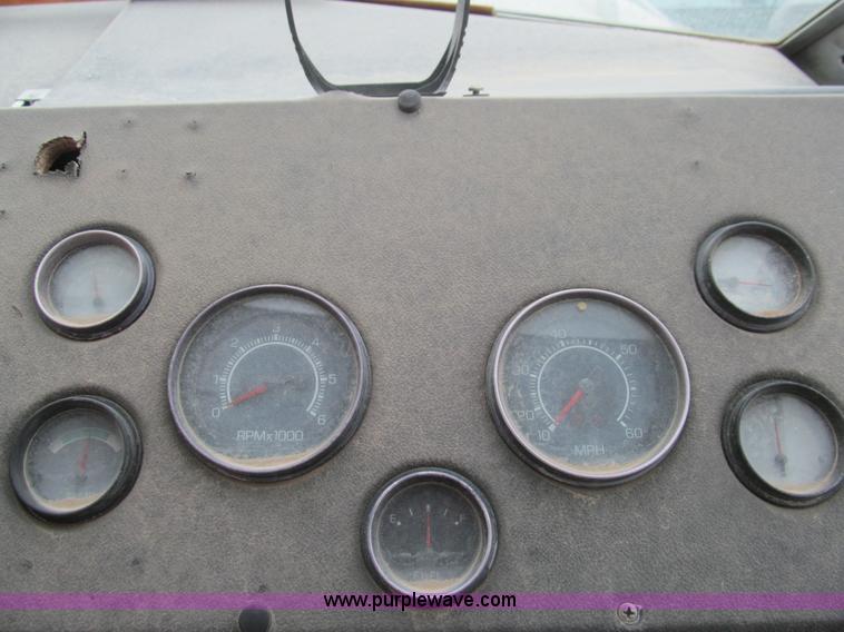 image for item E7568 1979 Searay Sundancer 26'L cabin cruiser boat