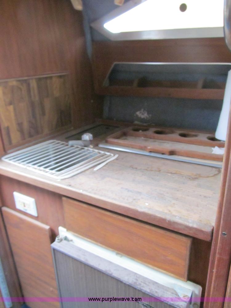 image for item E7568 1979 Searay Sundancer 26'L cabin cruiser boat