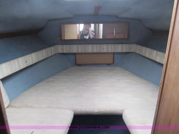 image for item E7568 1979 Searay Sundancer 26'L cabin cruiser boat