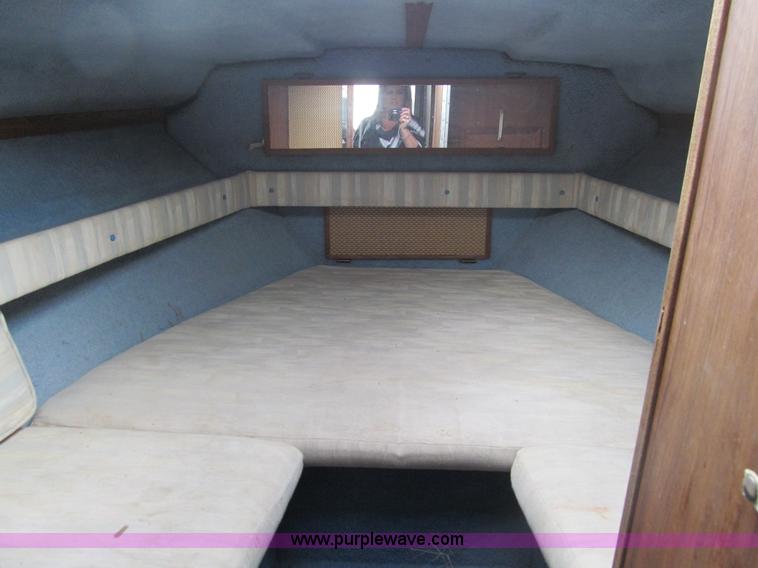 image for item E7568 1979 Searay Sundancer 26'L cabin cruiser boat