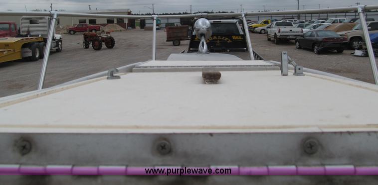 image for item E7568 1979 Searay Sundancer 26'L cabin cruiser boat